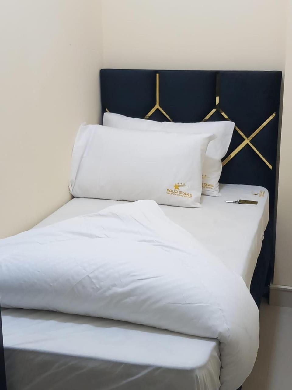 Four Stars Hostel Дубай Экстерьер фото